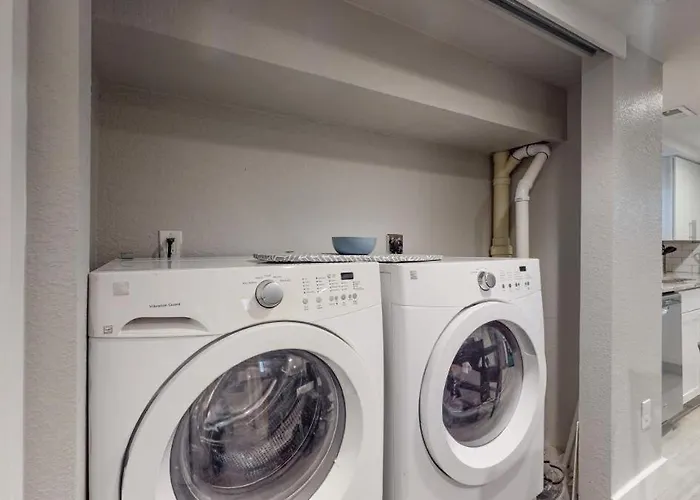 Fun And Affordable Dual Bedroom Lower Unit In Vibrant Denver